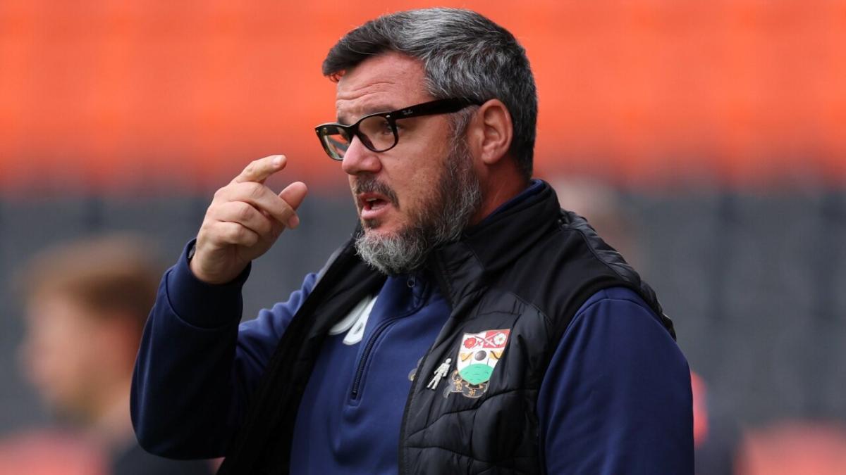 Barnet manager Dean Brennan 